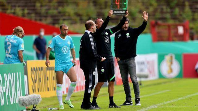 世界杯官网app下载-3比1胜变0比2负！换6人的沃尔夫斯堡被踢出德国杯