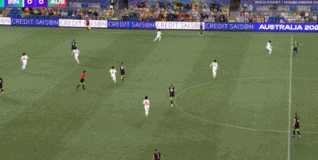 伊朗女足0-4澳大利亚！亚洲杯2连败垫底 赛前高唱国歌+集体敬礼